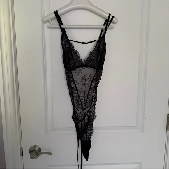 Victoria’s  Secret Unlined Corded Lace Teddy bodysuit size L - Picture 4 of 7